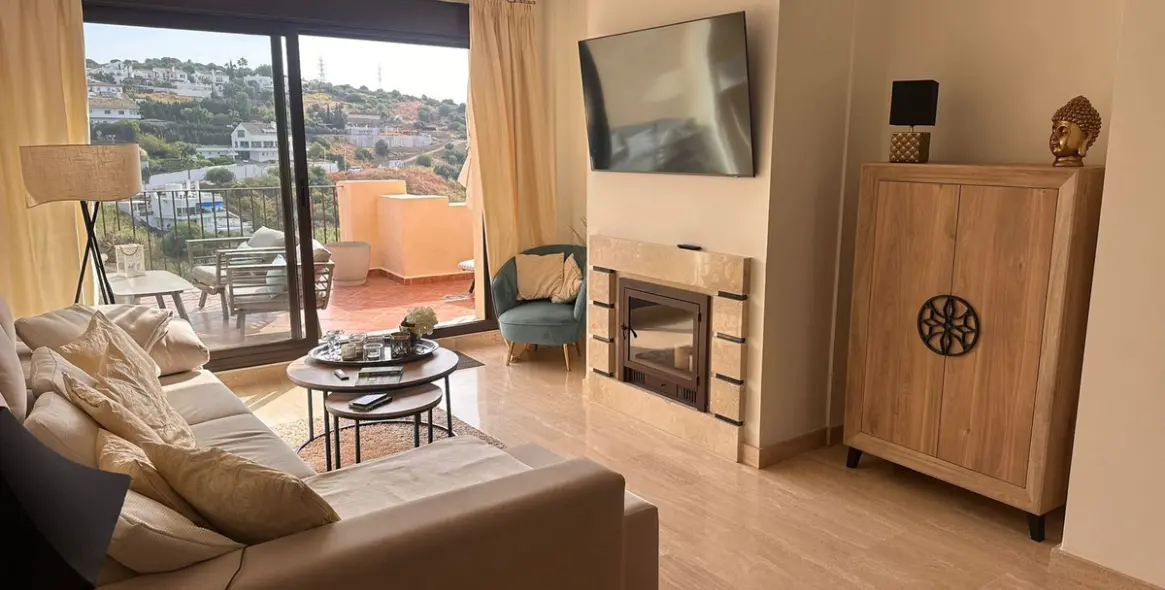 Sale of penthouse in Estepona 2