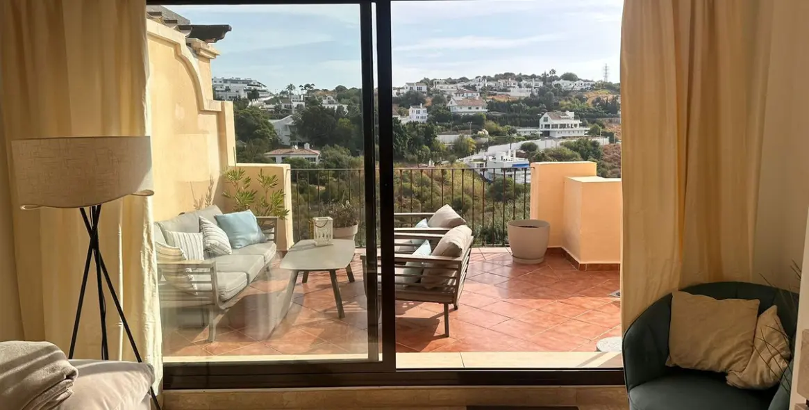 Sale of penthouse in Estepona 9