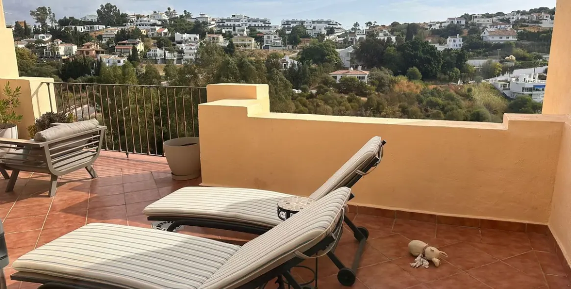 Sale of penthouse in Estepona 10