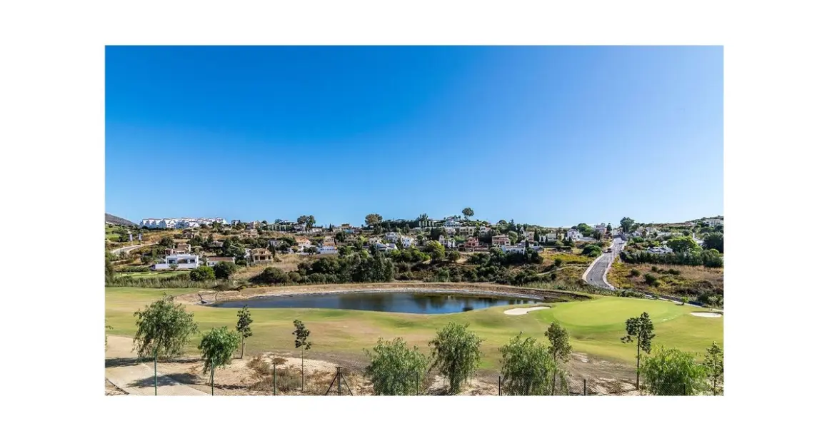 Sale of penthouse in Estepona 12