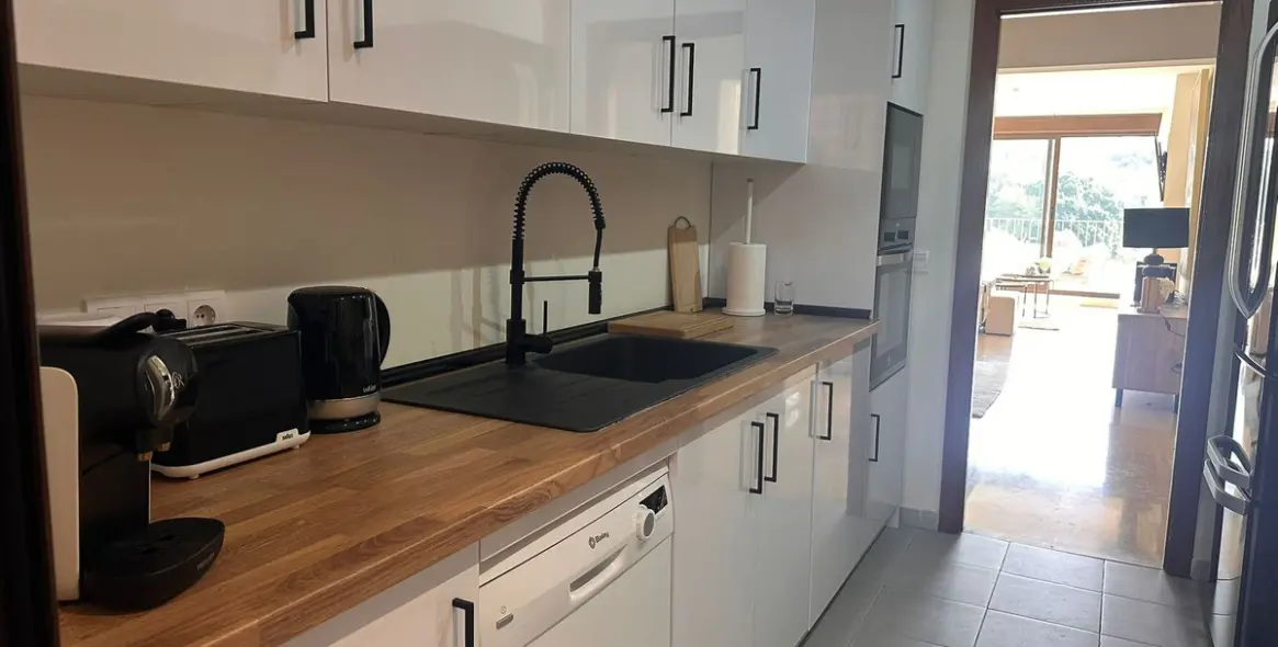 Sale of penthouse in Estepona 14