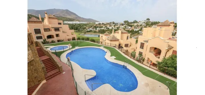 Venta de ático en Estepona 0
