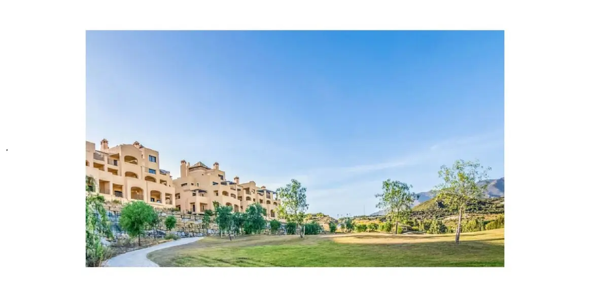Sale of penthouse in Estepona 35