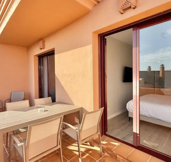 Sale of middle floor apartment in Benahavís