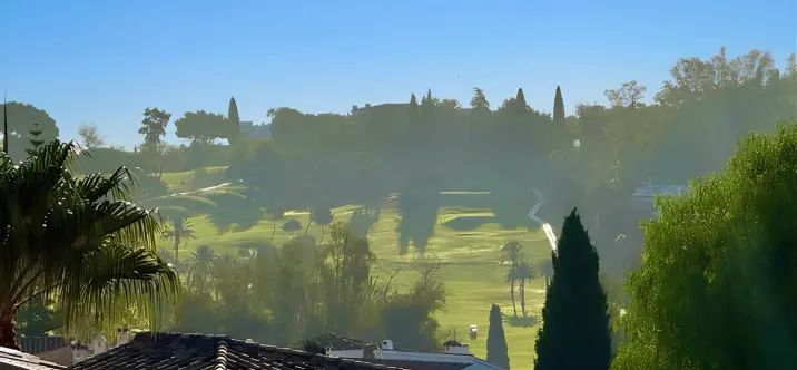 Sale of middle floor apartment in Benahavís 3