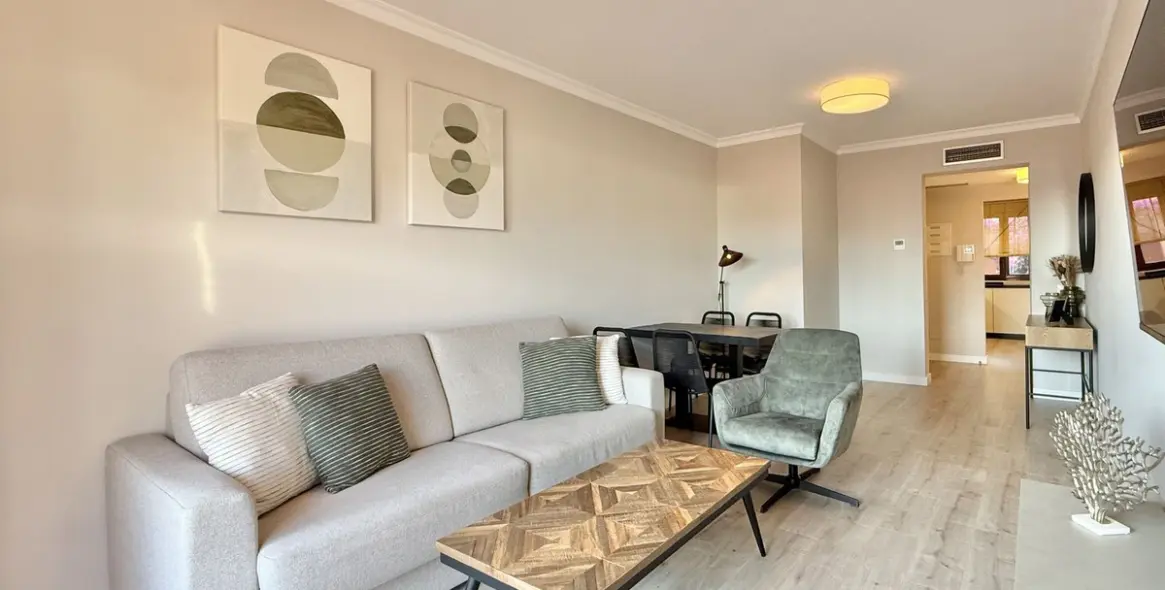 Sale of middle floor apartment in Benahavís 8