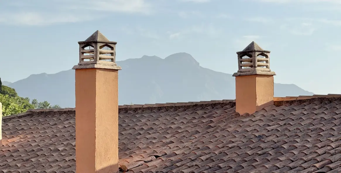 Sale of middle floor apartment in Benahavís 10