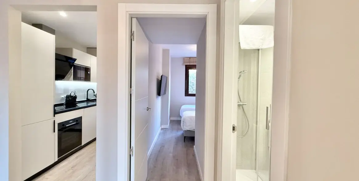 Sale of middle floor apartment in Benahavís 13