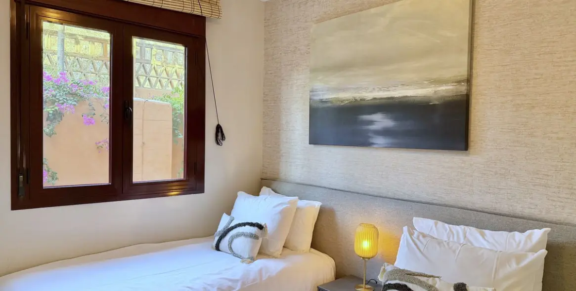 Sale of middle floor apartment in Benahavís 17