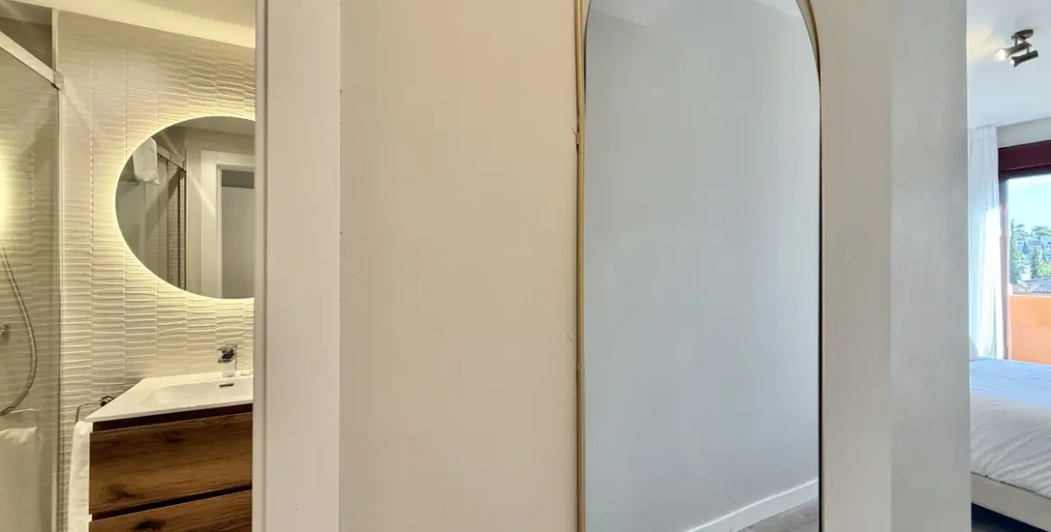 Sale of middle floor apartment in Benahavís 20