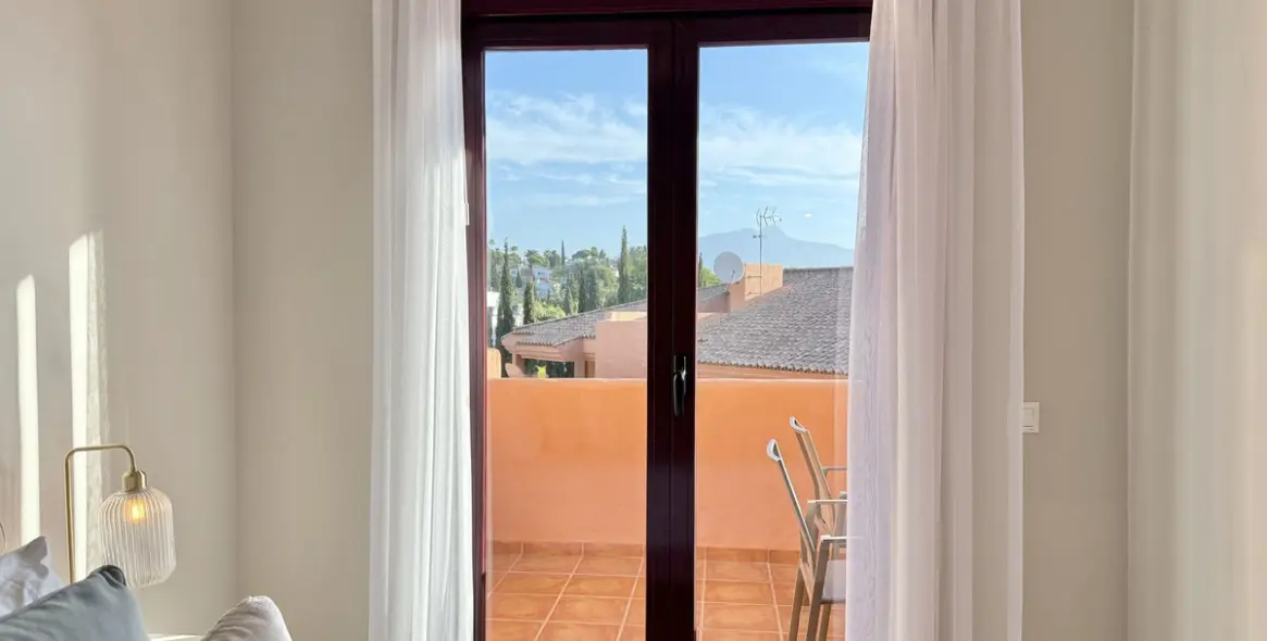 Продажа апартаментов на среднем этаже в Benahavís 25