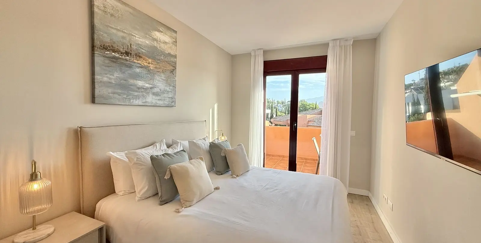 Sale of middle floor apartment in Benahavís 23