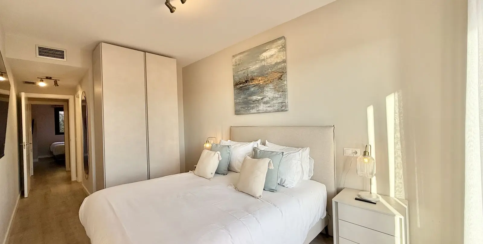 Sale of middle floor apartment in Benahavís 24