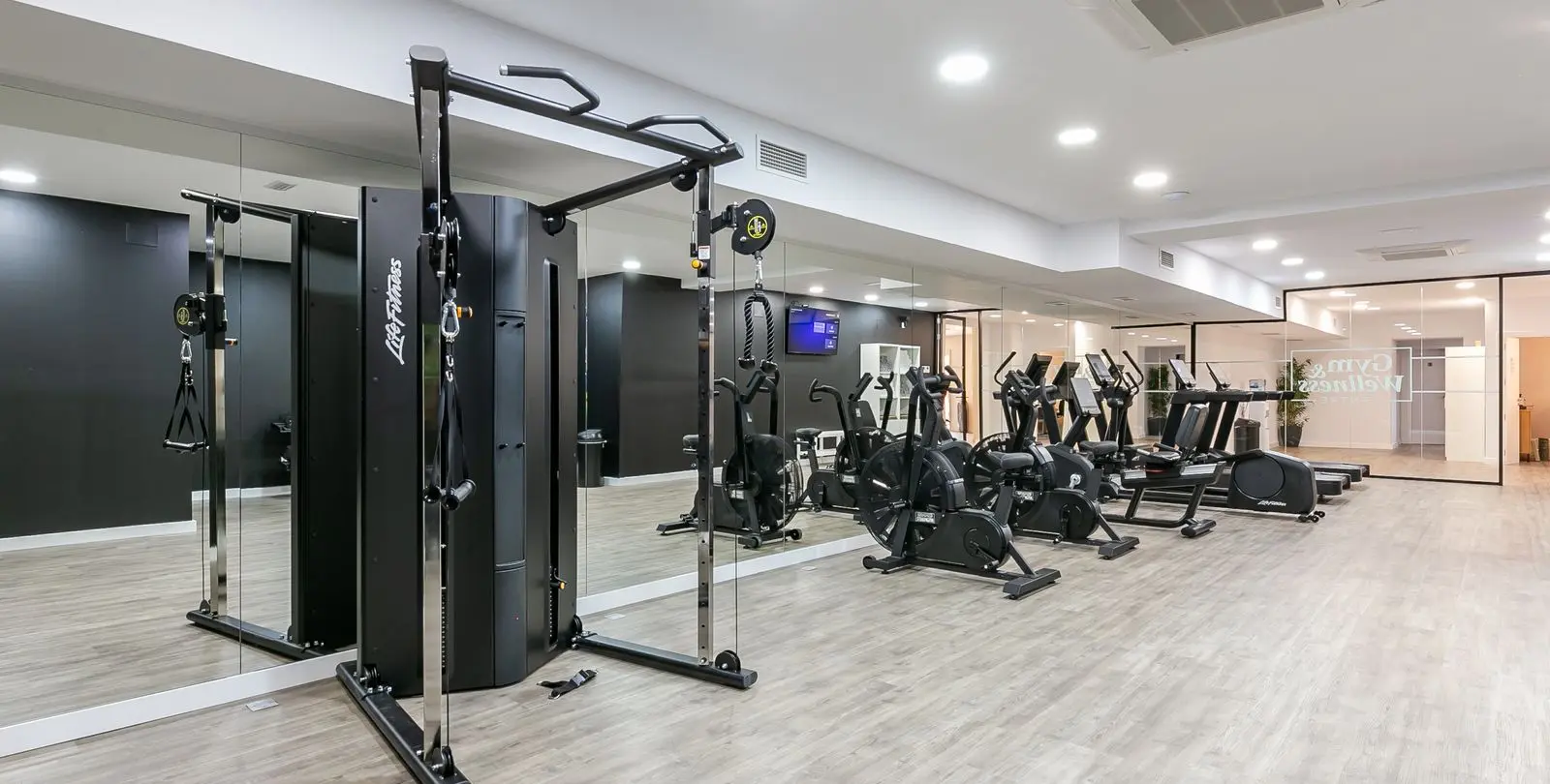 Sale of middle floor apartment in Benahavís 34
