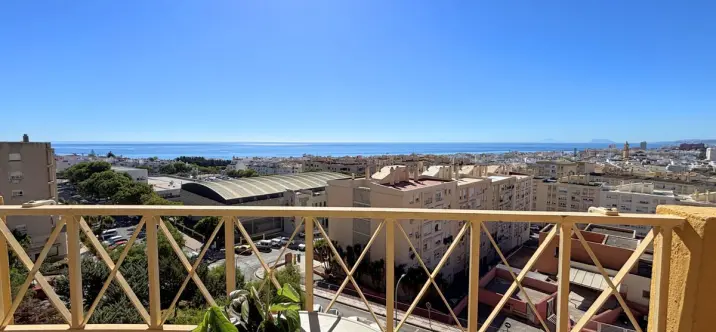 Sale of middle floor apartment in Estepona 0