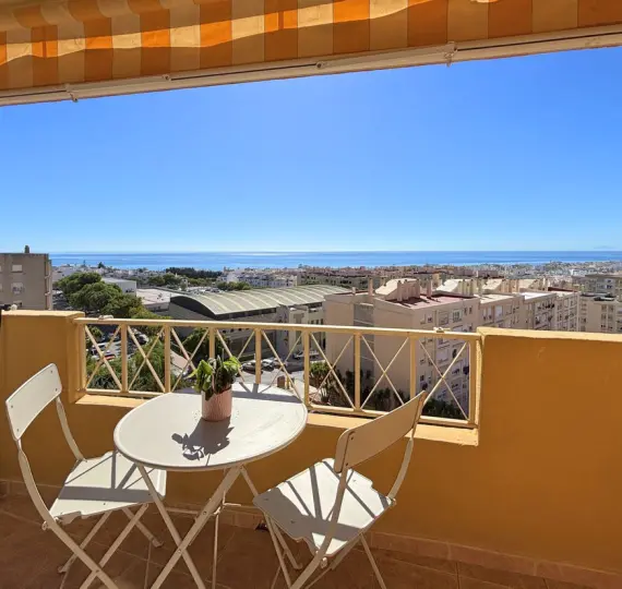 Sale of middle floor apartment in Estepona
