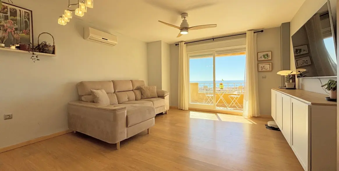 Sale of middle floor apartment in Estepona 3