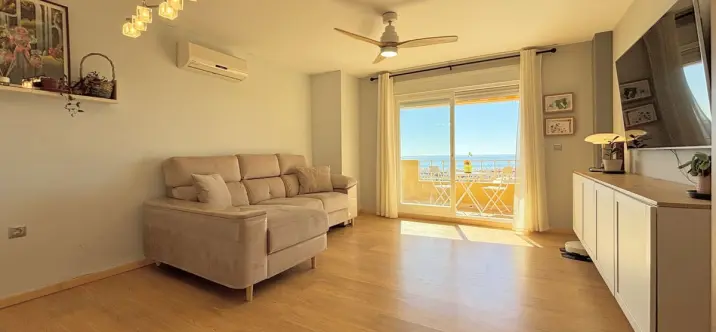 Sale of middle floor apartment in Estepona 2