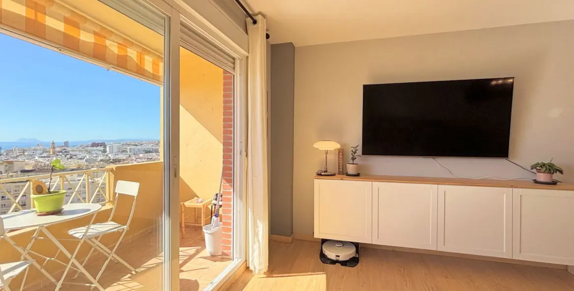 Sale of middle floor apartment in Estepona 4