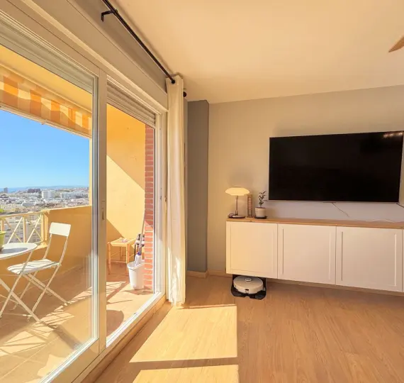 Sale of middle floor apartment in Estepona