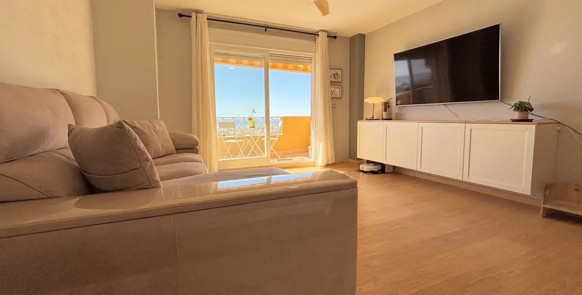 Sale of middle floor apartment in Estepona 5