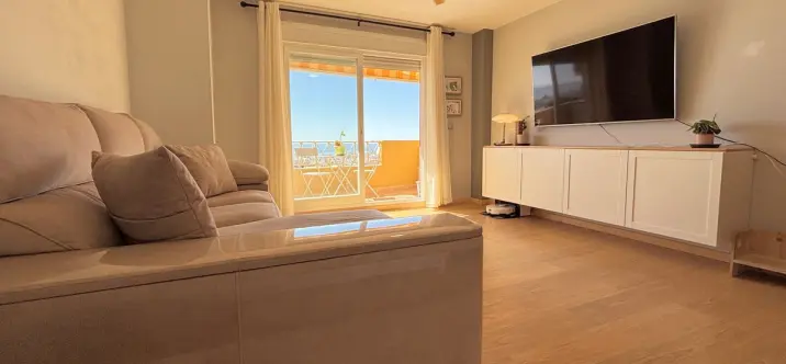 Sale of middle floor apartment in Estepona 4