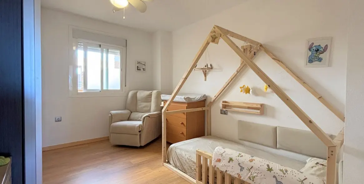 Sale of middle floor apartment in Estepona 17