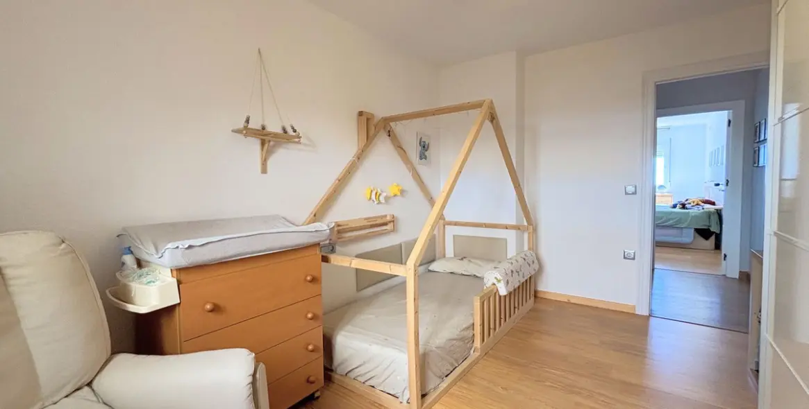 Sale of middle floor apartment in Estepona 18