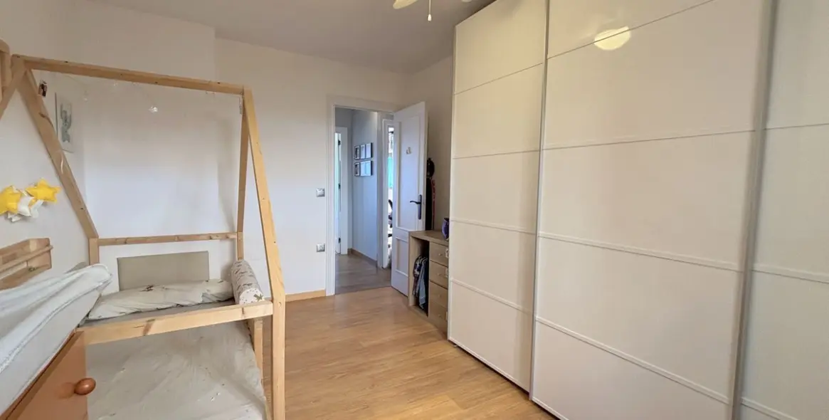 Sale of middle floor apartment in Estepona 19