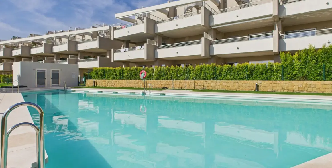 Продажа апартаментов на первом этаже в Estepona 1