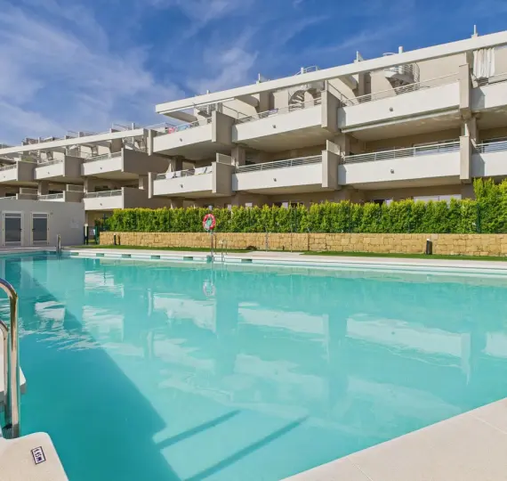 Продажа апартаментов на первом этаже в Estepona