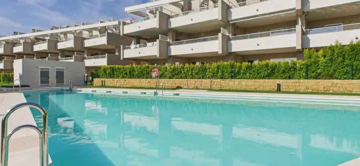 Продажа апартаментов на первом этаже в Estepona 0