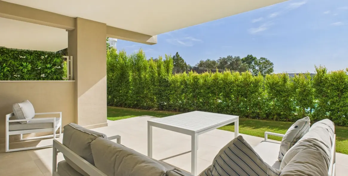 Venta de apartamento en planta baja en Estepona 2