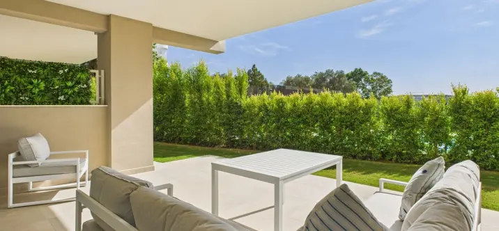 Venta de apartamento en planta baja en Estepona 1