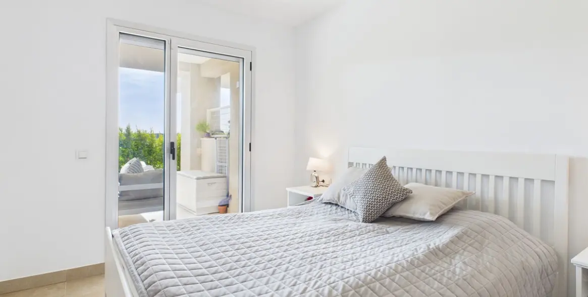 Venta de apartamento en planta baja en Estepona 15