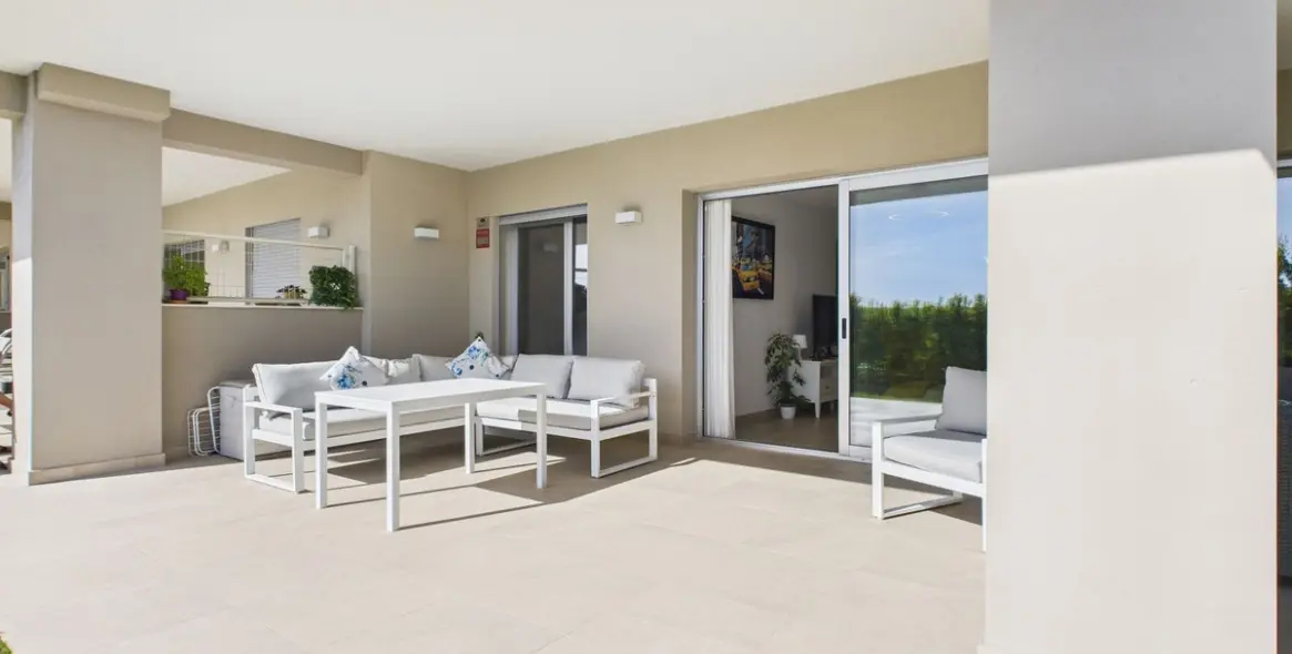 Sale of ground floor apartment in Estepona 28