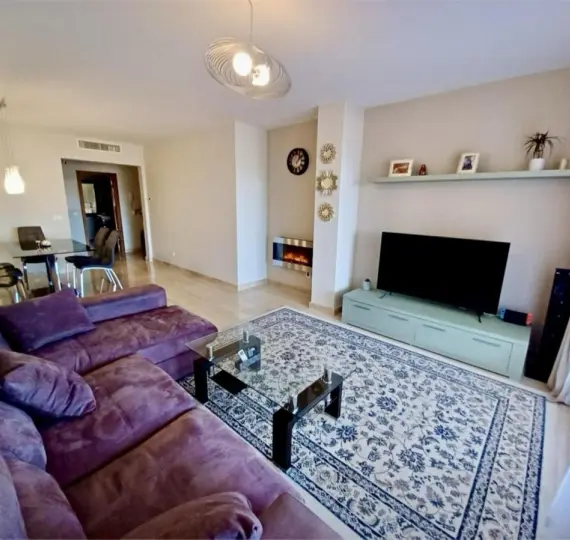 Sale of middle floor apartment in Estepona