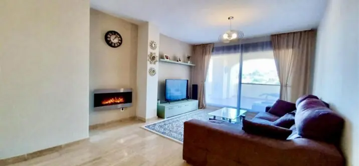 Sale of middle floor apartment in Estepona 1