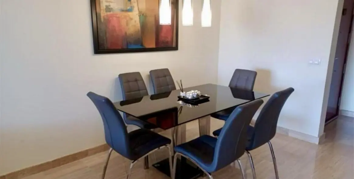 Sale of middle floor apartment in Estepona 3