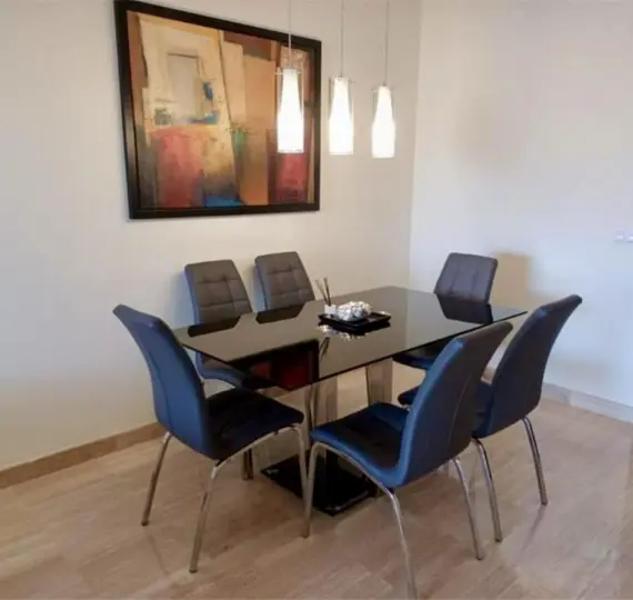 Sale of middle floor apartment in Estepona