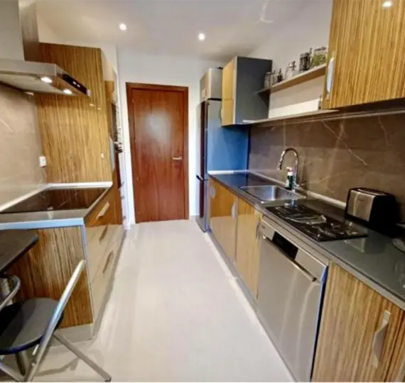 Sale of middle floor apartment in Estepona