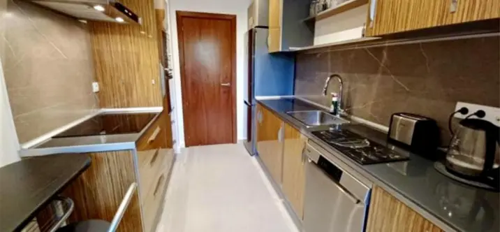 Sale of middle floor apartment in Estepona 3