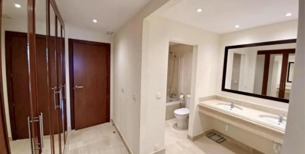 Sale of middle floor apartment in Estepona 6