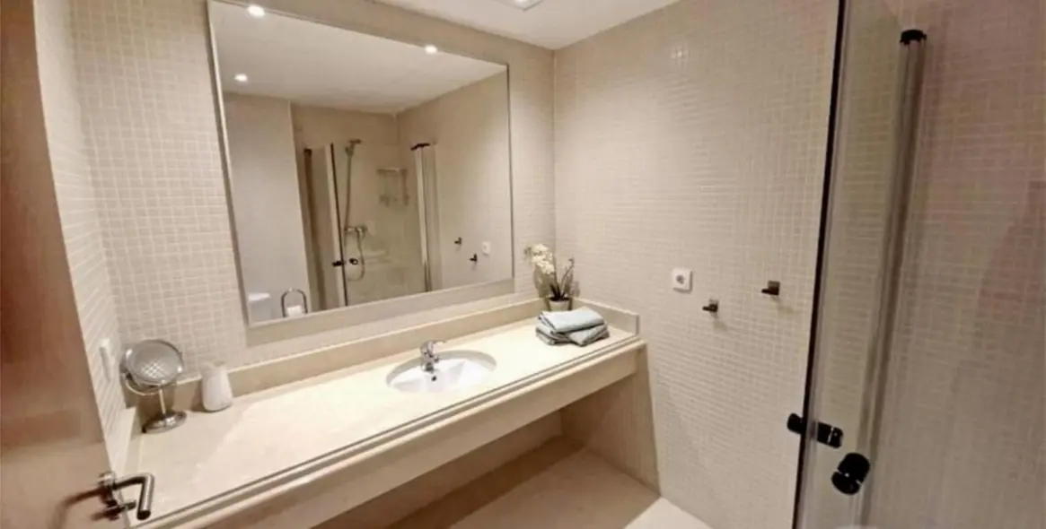 Sale of middle floor apartment in Estepona 7