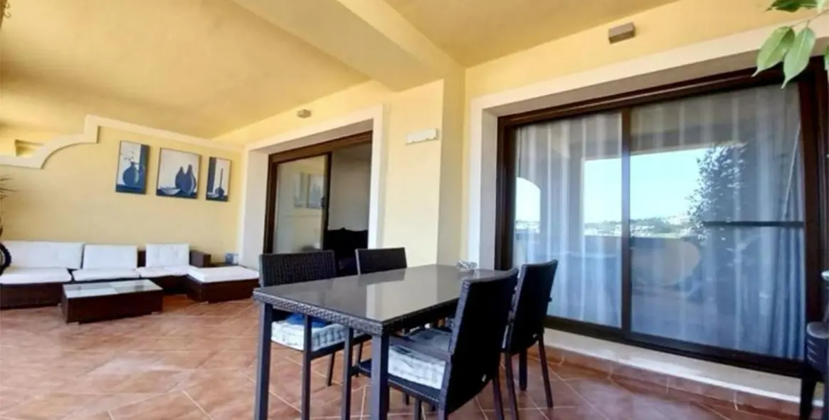 Sale of middle floor apartment in Estepona 9