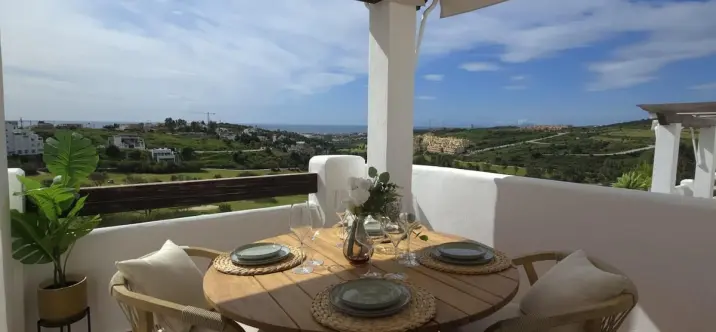 Sale of middle floor apartment in Valle Romano 0