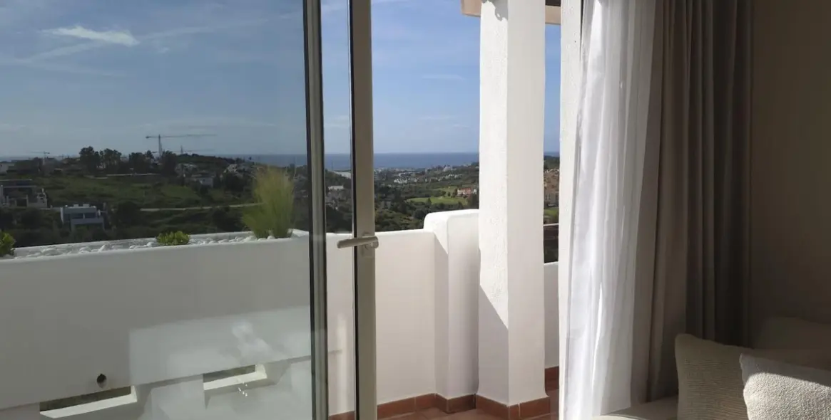 Sale of middle floor apartment in Valle Romano 13