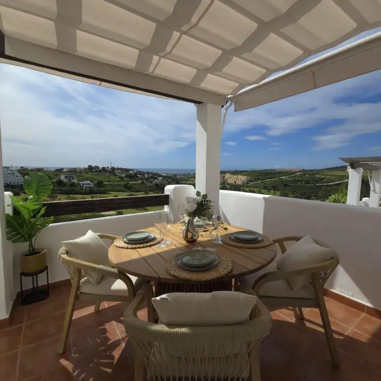 Sale of middle floor apartment in Valle Romano