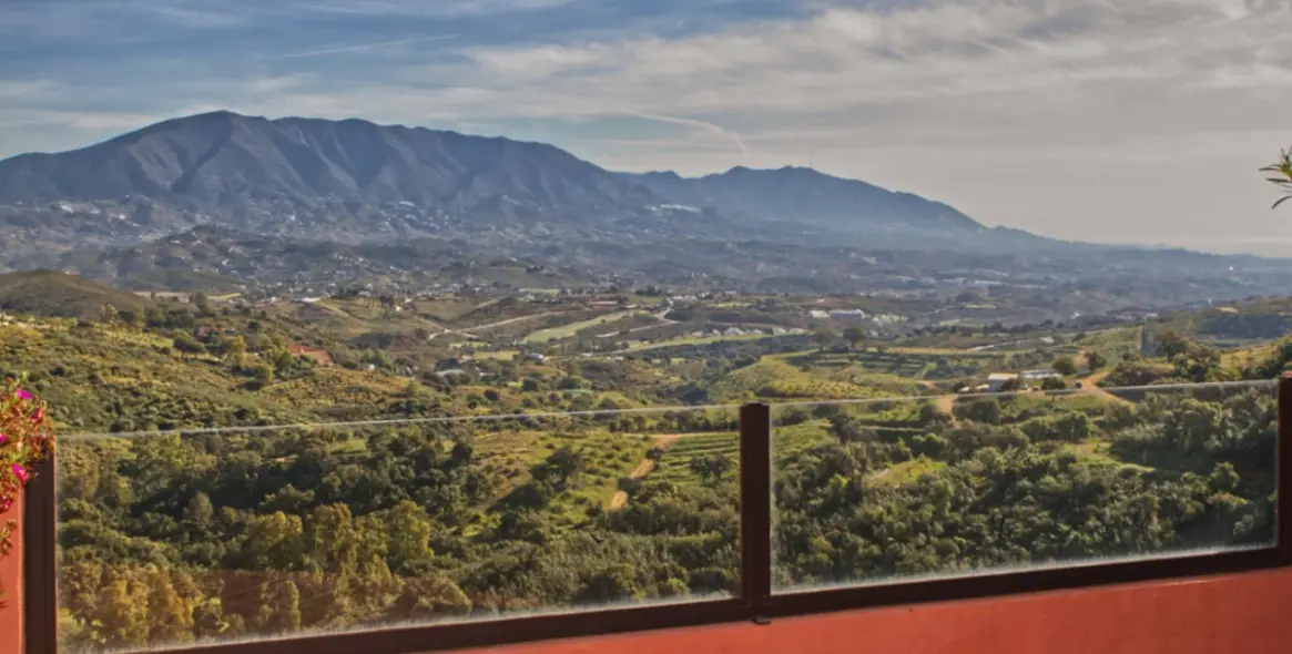 Sale of middle floor apartment in La Mairena 2