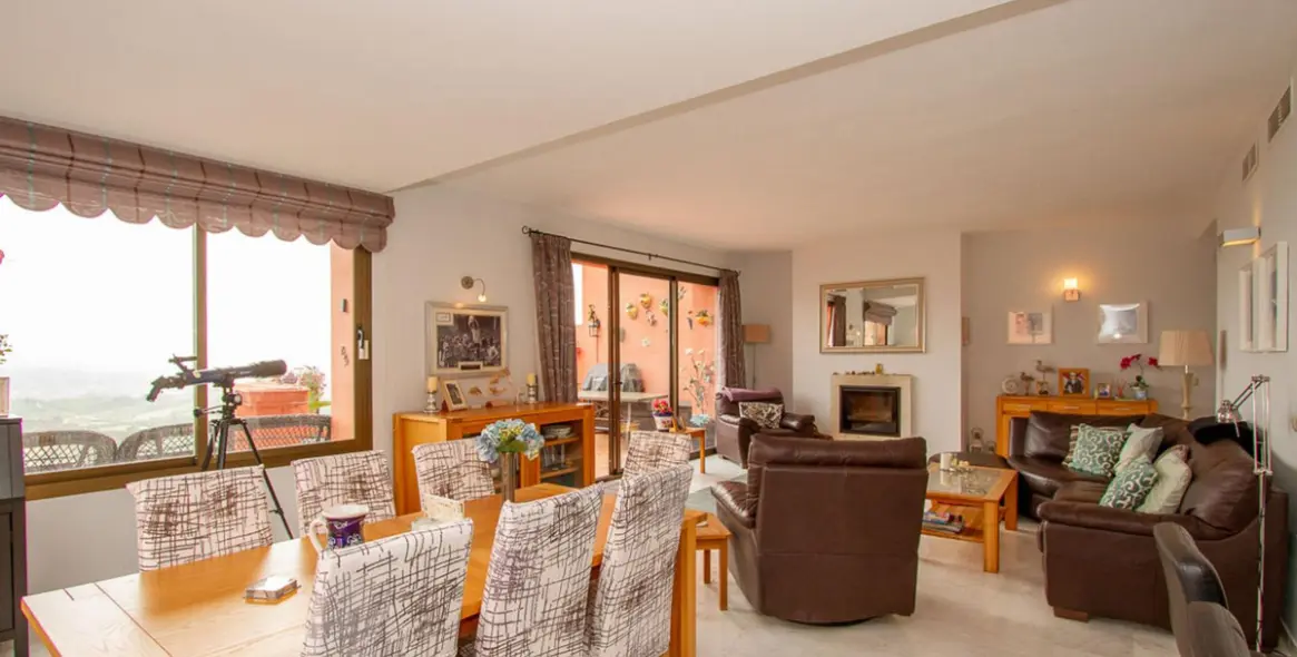 Sale of middle floor apartment in La Mairena 3